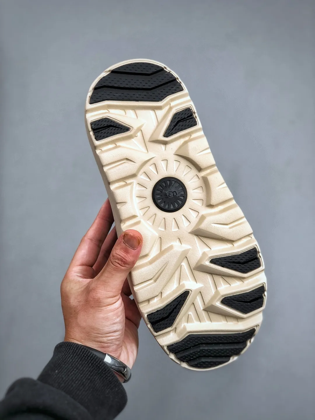 Local self-pickup 💰560 supports store delivery. Same style as Wang Yibo, the latest official revision and new style! The platform is exclusively for foreign trade UGG Tasman GTX winter neutral small potato snow shoes 1172790 Produced by the ten-year-old brand shoemaking factory production line. Pay attention to every detail. Longfeng A-grade genuine sheep fur is integrated. Created in full compliance with the ZP process. Size: 37-45